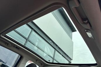 Nissan Qashqai 1.3 DIG-T (158ps) N-Connecta [Glass Roof]