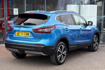 Nissan Qashqai 1.3 DIG-T (158ps) N-Connecta [Glass Roof]