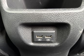 Nissan Qashqai 1.3 DIG-T (158ps) N-Connecta [Glass Roof]