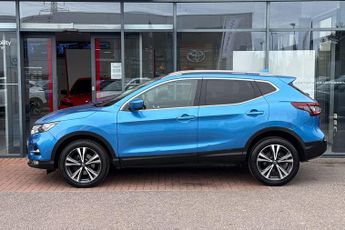Nissan Qashqai 1.3 DIG-T (158ps) N-Connecta [Glass Roof]