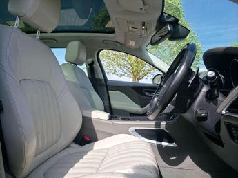 Jaguar F-PACE 2.0 D180 Portfolio Auto AWD Euro 6 (s/s) 5dr