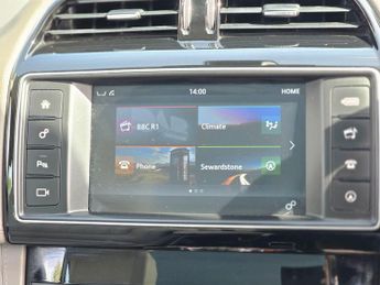 Jaguar F-PACE 2.0 D180 Portfolio Auto AWD Euro 6 (s/s) 5dr