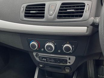 Renault Megane 1.6 16V Dynamique TomTom Euro 5 5dr