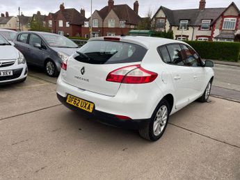 Renault Megane 1.6 16V Dynamique TomTom Euro 5 5dr