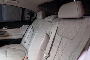 BMW 7 Series 3.0 730d MHT Auto xDrive Euro 6 (s/s) 4dr