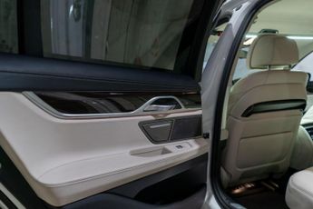 BMW 7 Series 3.0 730d MHT Auto xDrive Euro 6 (s/s) 4dr