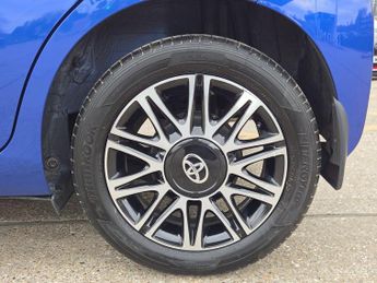 Toyota AYGO 1.0 VVT-i x-clusiv x-shift Euro 6 5dr