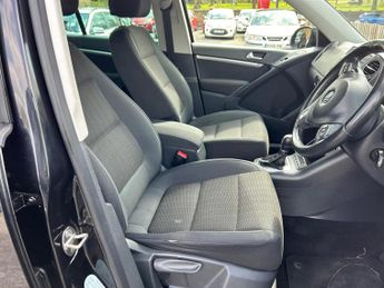 Volkswagen Tiguan 2.0 TDI BlueMotion Tech SE DSG 4WD Euro 5 (s/s) 5dr