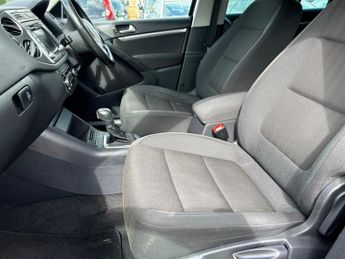 Volkswagen Tiguan 2.0 TDI BlueMotion Tech SE DSG 4WD Euro 5 (s/s) 5dr