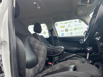 MINI Hatch 2.0 Cooper SD Auto 6Spd Euro 6 (s/s) 5dr