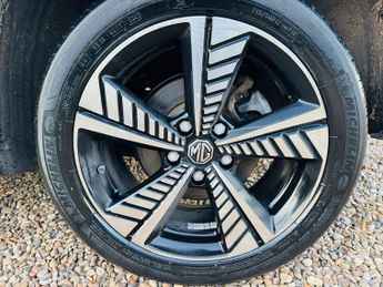 MG MG ZS 44.5kWh Exclusive Auto 5dr