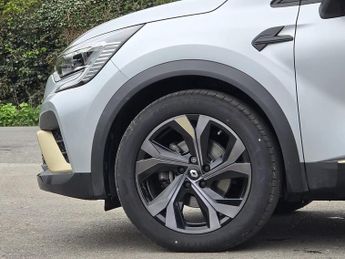 Renault Captur 1.6 E-TECH E-Tech engineered SUV 5dr Petrol Hybrid Auto Euro 6 (