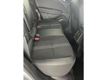 Renault Captur 1.6 E-TECH E-Tech engineered SUV 5dr Petrol Hybrid Auto Euro 6 (