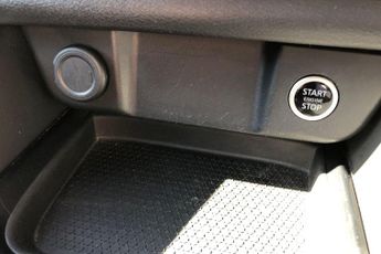 Nissan Qashqai 1.3 DiG-T MH 158 N-Connecta 5dr Xtronic