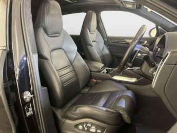 Porsche Cayenne 4.0T V8 GPF Turbo SUV 5dr Petrol TiptronicS 4WD Euro 6 (s/s) (55