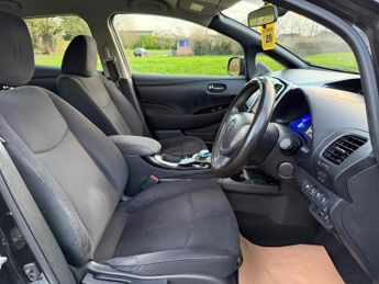 Nissan Leaf 30kWh Acenta Auto 5dr