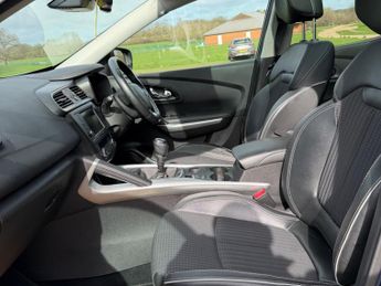 Renault Kadjar 1.3 TCe Signature Nav Euro 6 (s/s) 5dr