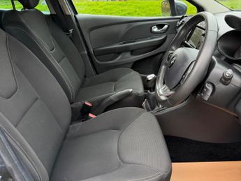 Renault Clio 0.9 TCe Iconic Euro 6 (s/s) 5dr