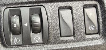 Renault Clio 0.9 TCe Iconic Euro 6 (s/s) 5dr