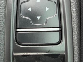 Renault Clio 0.9 TCe Iconic Euro 6 (s/s) 5dr