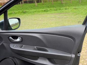 Renault Clio 0.9 TCe Iconic Euro 6 (s/s) 5dr