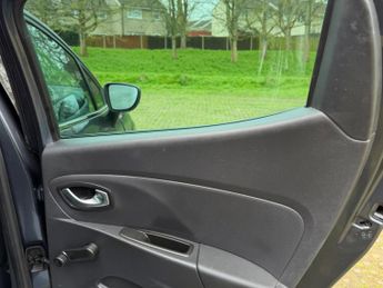 Renault Clio 0.9 TCe Iconic Euro 6 (s/s) 5dr