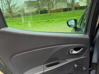 Renault Clio 0.9 TCe Iconic Euro 6 (s/s) 5dr