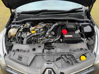 Renault Clio 0.9 TCe Iconic Euro 6 (s/s) 5dr