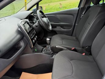 Renault Clio 0.9 TCe Iconic Euro 6 (s/s) 5dr