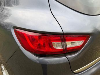 Renault Clio 0.9 TCe Iconic Euro 6 (s/s) 5dr