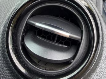 Renault Clio 0.9 TCe Iconic Euro 6 (s/s) 5dr