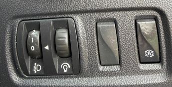 Renault Clio 0.9 TCe Iconic Euro 6 (s/s) 5dr