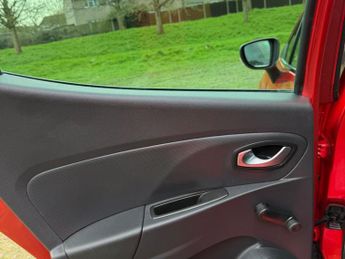 Renault Clio 0.9 TCe Iconic Euro 6 (s/s) 5dr