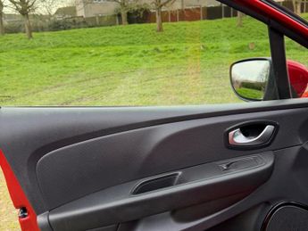 Renault Clio 0.9 TCe Iconic Euro 6 (s/s) 5dr