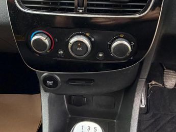 Renault Clio 0.9 TCe Iconic Euro 6 (s/s) 5dr