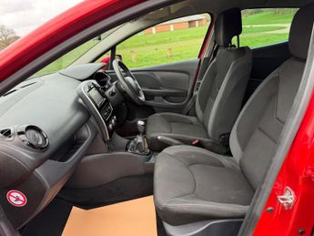 Renault Clio 0.9 TCe Iconic Euro 6 (s/s) 5dr