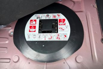 Renault Clio 0.9 TCe Iconic Euro 6 (s/s) 5dr