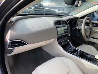 Jaguar XE 2.0d Portfolio Auto Euro 6 (s/s) 4dr