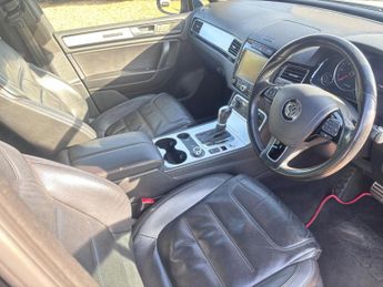 Volkswagen Touareg 3.0 TDI V6 BlueMotion Tech R-Line Tiptronic 4WD Euro 5 (s/s) 5dr