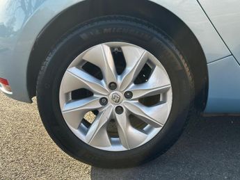 Renault Zoe 22kWh Dynamique Intens Hatchback 5dr Electric Auto (Battery Leas