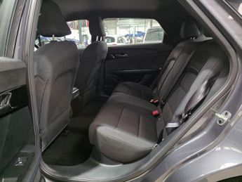 MG MG4 64kWh SE Long Range Auto 5dr