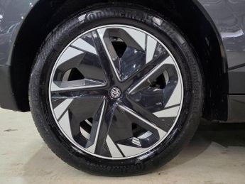 MG MG4 64kWh SE Long Range Auto 5dr