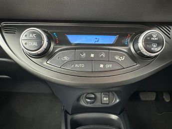 Toyota Yaris 1.5 VVT-h Icon Tech E-CVT Euro 6 (s/s) 5dr