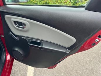 Toyota Yaris 1.5 VVT-h Icon Tech E-CVT Euro 6 (s/s) 5dr