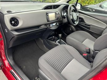 Toyota Yaris 1.5 VVT-h Icon Tech E-CVT Euro 6 (s/s) 5dr