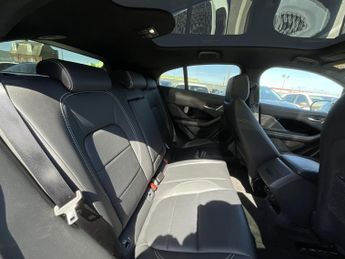 Jaguar I-Pace R-DYNAMIC SE BLACK