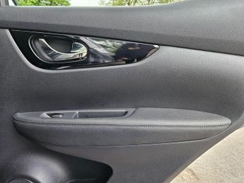 Nissan Qashqai 1.2 DIG-T N-Connecta XTRON 2WD Euro 6 (s/s) 5dr