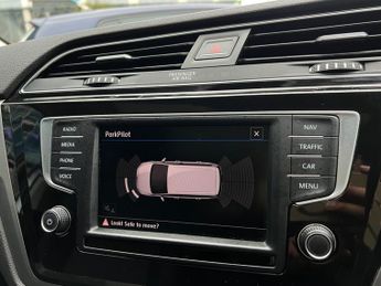 Volkswagen Touran 1.6 TDI BlueMotion Tech SE Family DSG Euro 6 (s/s) 5dr