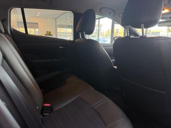 Nissan Leaf 39kWh N-Connecta Auto 5dr
