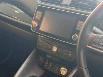 Nissan Leaf 39kWh N-Connecta Auto 5dr